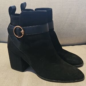 Vionic Black Ankle Boots with Gold Buckle Size 8 Soft Leather